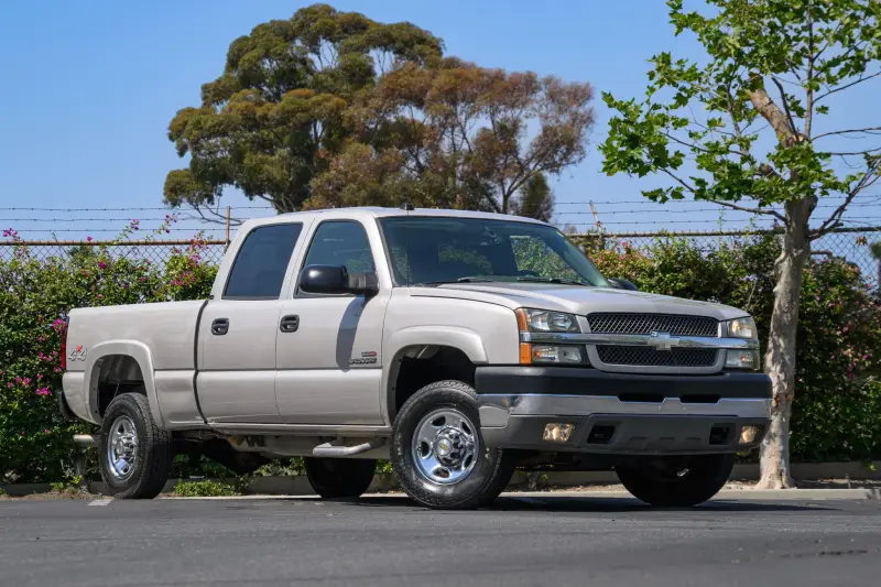 2004 Chevrolet Silverado 2500HD LS Crew Cab Duramax 4×4 photo 1