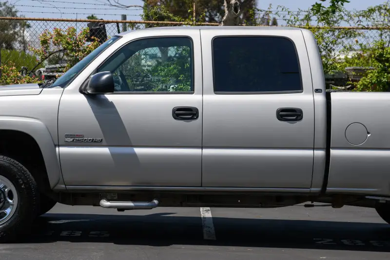 2004 Chevrolet Silverado 2500HD LS Crew Cab Duramax 4×4 photo 16
