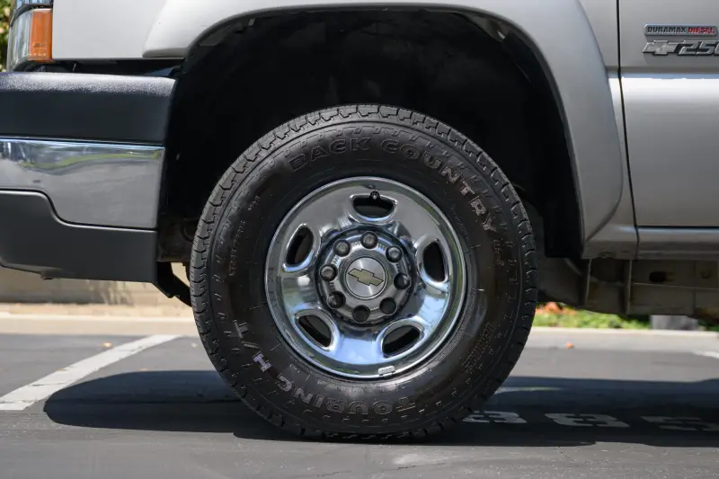 2004 Chevrolet Silverado 2500HD LS Crew Cab Duramax 4×4 photo 18
