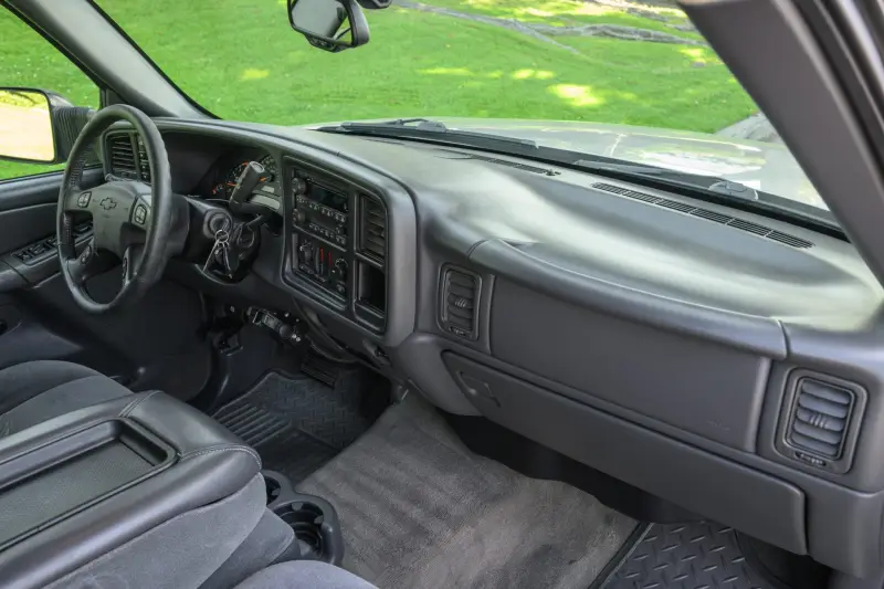 2004 Chevrolet Silverado 2500HD LS Crew Cab Duramax 4×4 photo 175