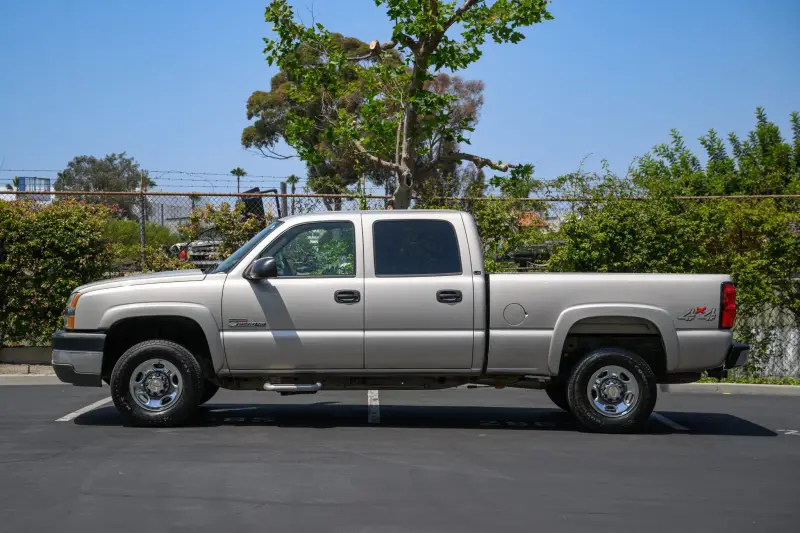 2004 Chevrolet Silverado 2500HD LS Crew Cab Duramax 4×4 photo 13