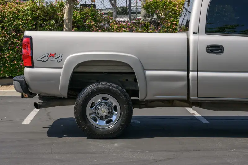 2004 Chevrolet Silverado 2500HD LS Crew Cab Duramax 4×4 photo 75