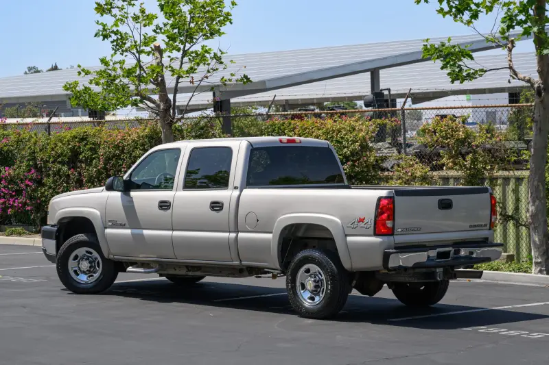 2004 Chevrolet Silverado 2500HD LS Crew Cab Duramax 4×4 photo 39