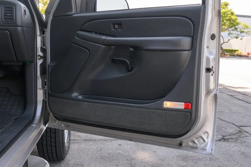 2004 Chevrolet Silverado 2500HD LS Crew Cab Duramax 4×4 photo 183