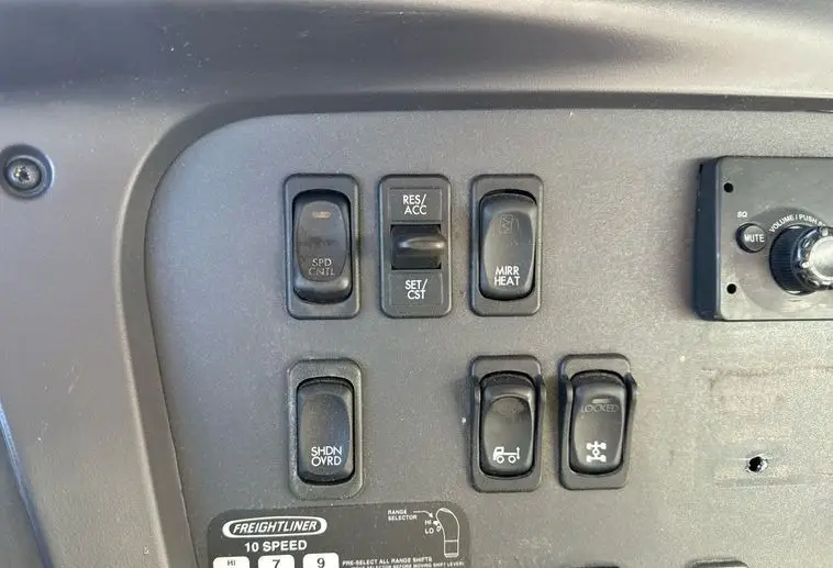 2011 Freightliner Business Class M2 photo 94