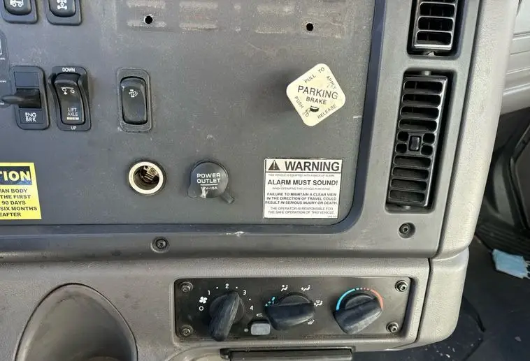 2011 Freightliner Business Class M2 photo 96