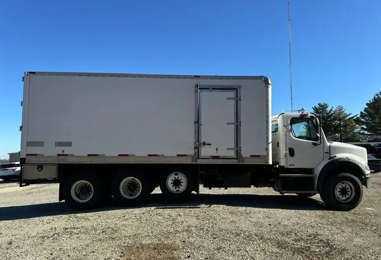 2011 Freightliner Business Class M2 photo 4