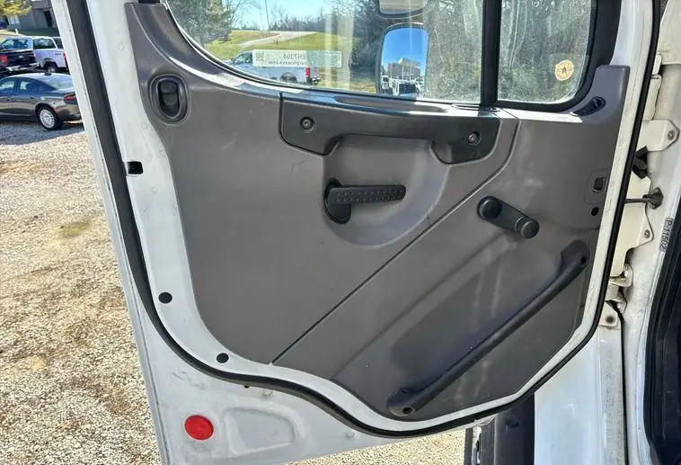 2011 Freightliner Business Class M2 photo 82