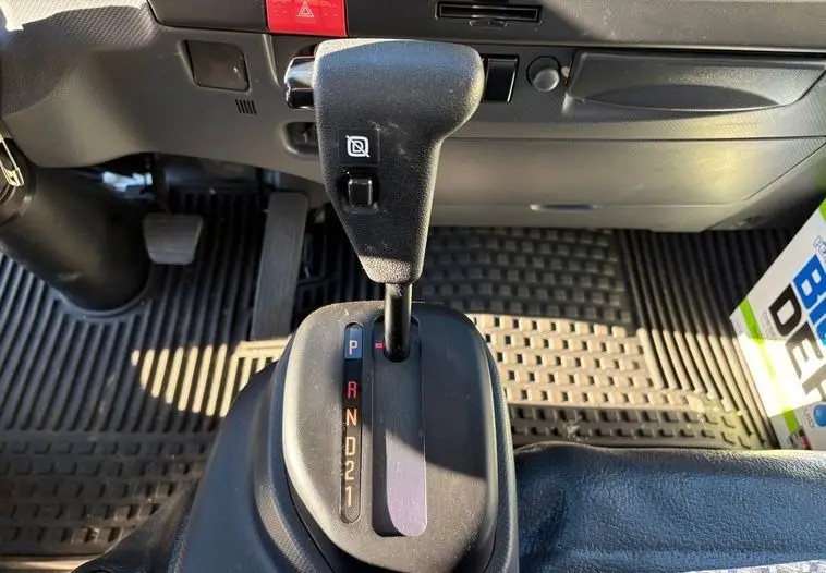 2023 Isuzu NPR HD photo 18