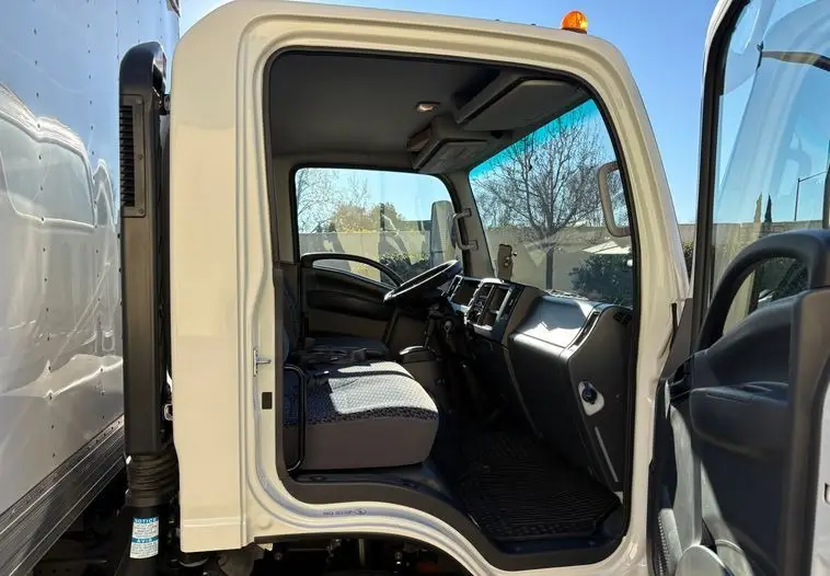 2023 Isuzu NPR HD photo 27