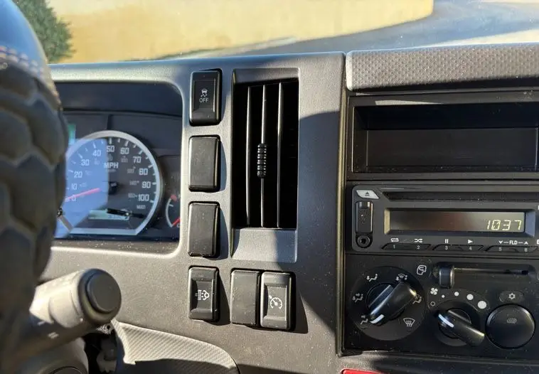 2023 Isuzu NPR HD photo 20