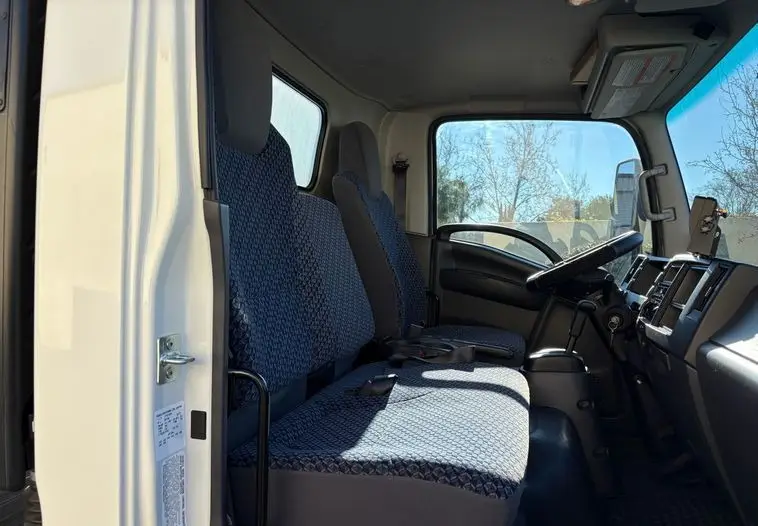 2023 Isuzu NPR HD photo 25