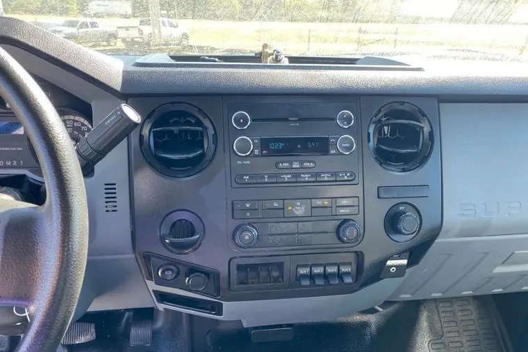 2016 Ford F650 Super Duty photo 16