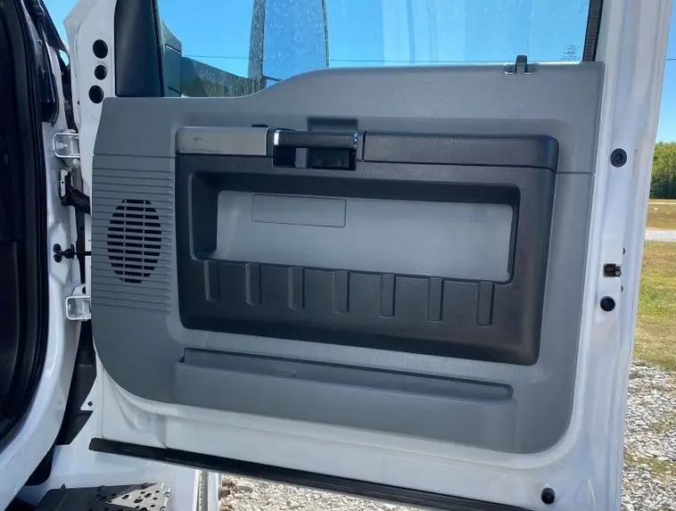 2016 Ford F650 Super Duty photo 19