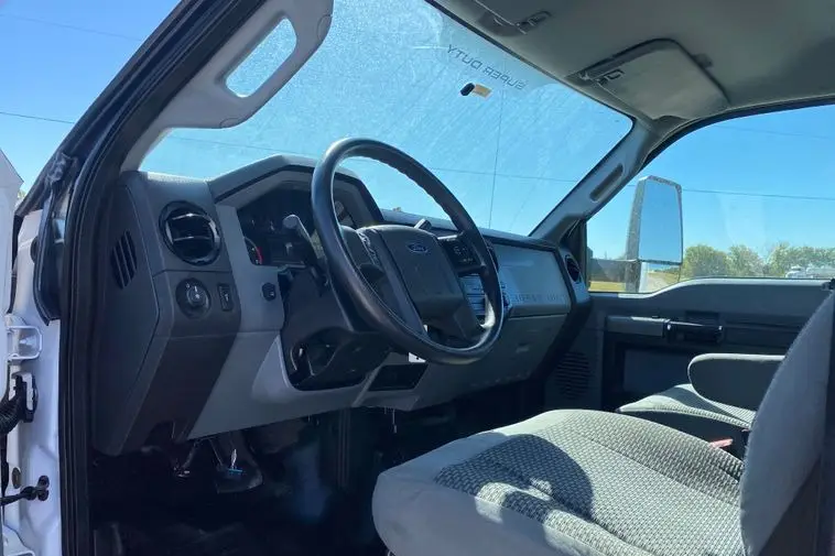 2016 Ford F650 Super Duty photo 10