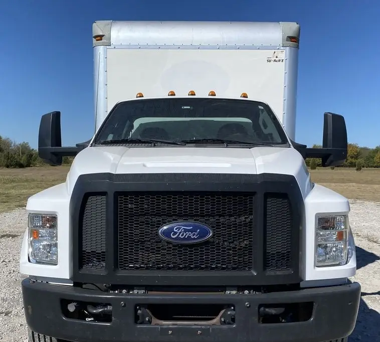 2016 Ford F650 Super Duty photo 2