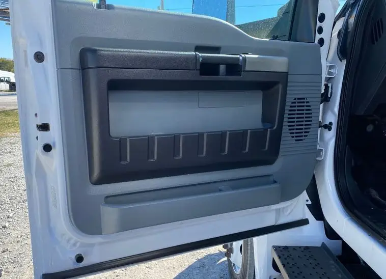 2016 Ford F650 Super Duty photo 11