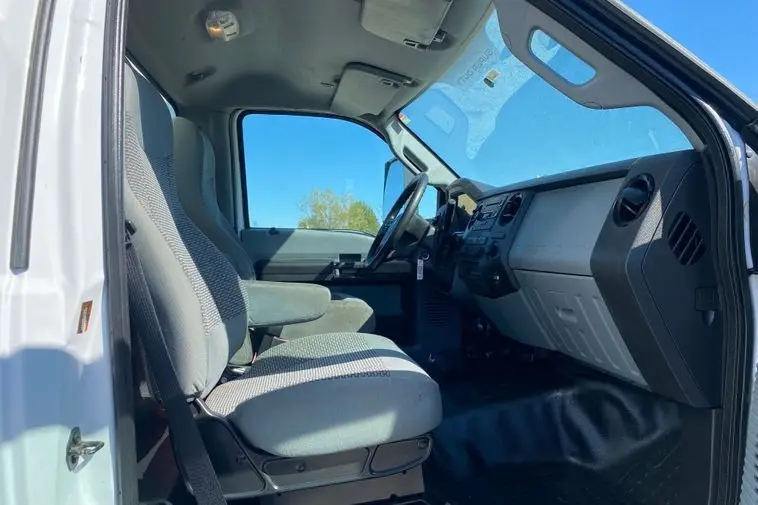 2016 Ford F650 Super Duty photo 17