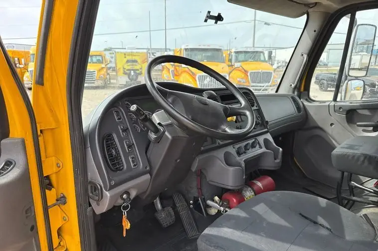 2017 Freightliner Business Class M2 photo 40