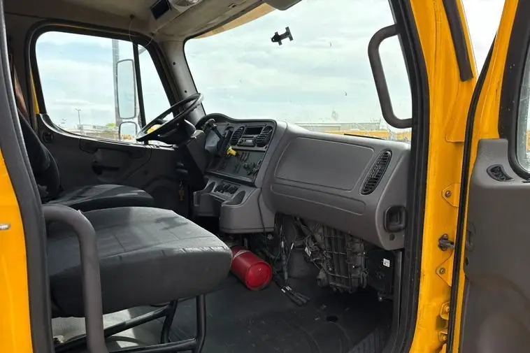 2017 Freightliner Business Class M2 photo 57