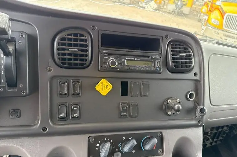 2017 Freightliner Business Class M2 photo 47