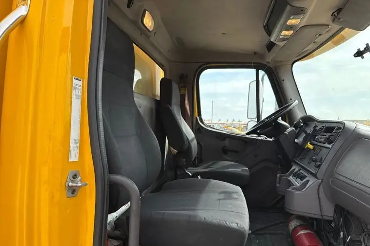 2017 Freightliner Business Class M2 photo 56
