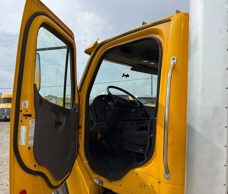 2017 Freightliner Business Class M2 photo 34