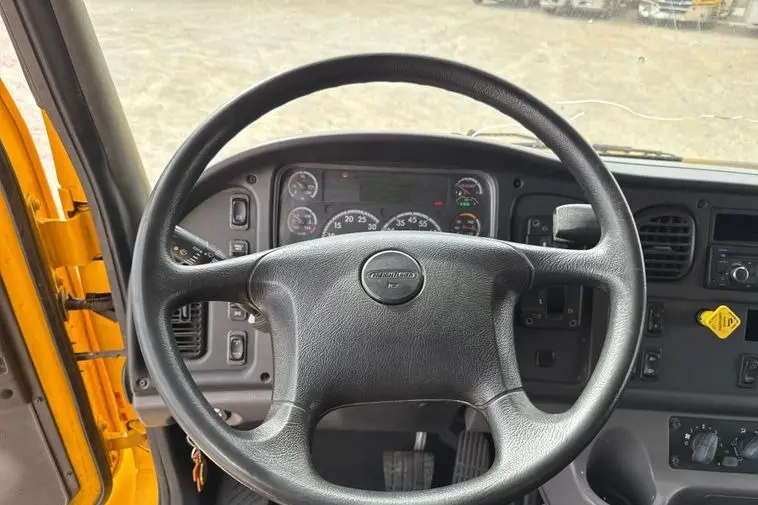 2017 Freightliner Business Class M2 photo 41