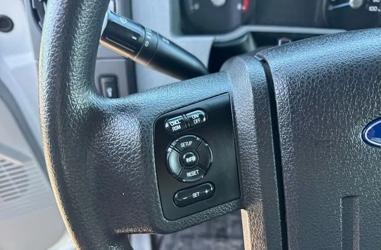 2016 Ford F650 Super Duty photo 40
