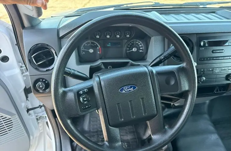 2016 Ford F650 Super Duty photo 39