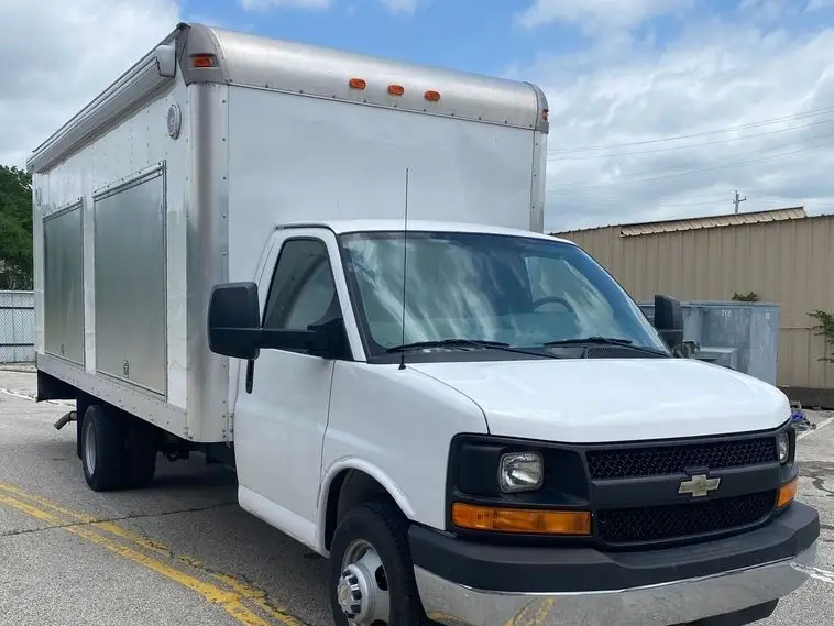 2013 Chevrolet Express photo 3