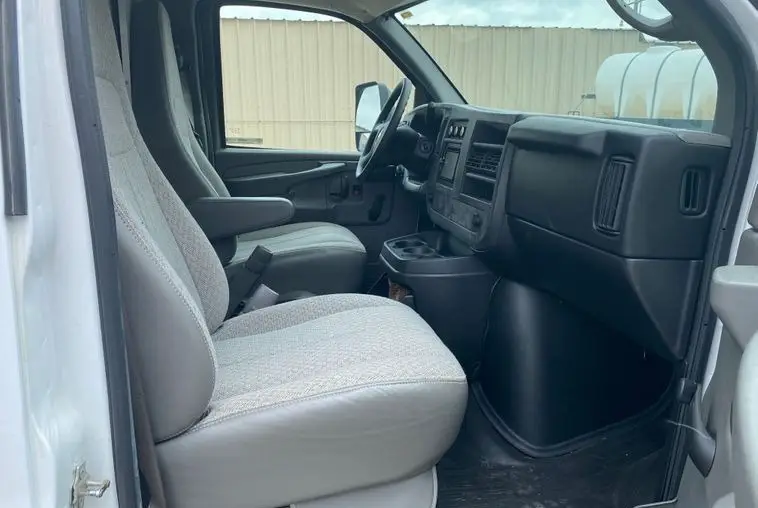 2013 Chevrolet Express photo 17