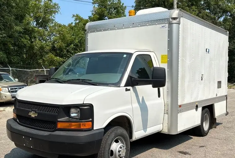 2015 Chevrolet Express photo 1
