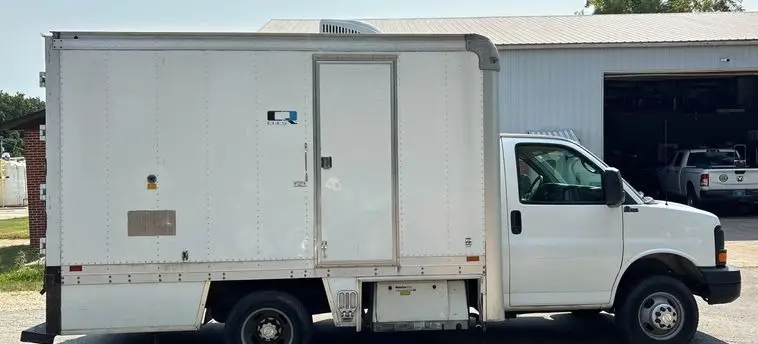2015 Chevrolet Express photo 4