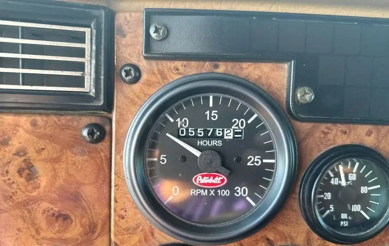 2006 Peterbilt 335 photo 43