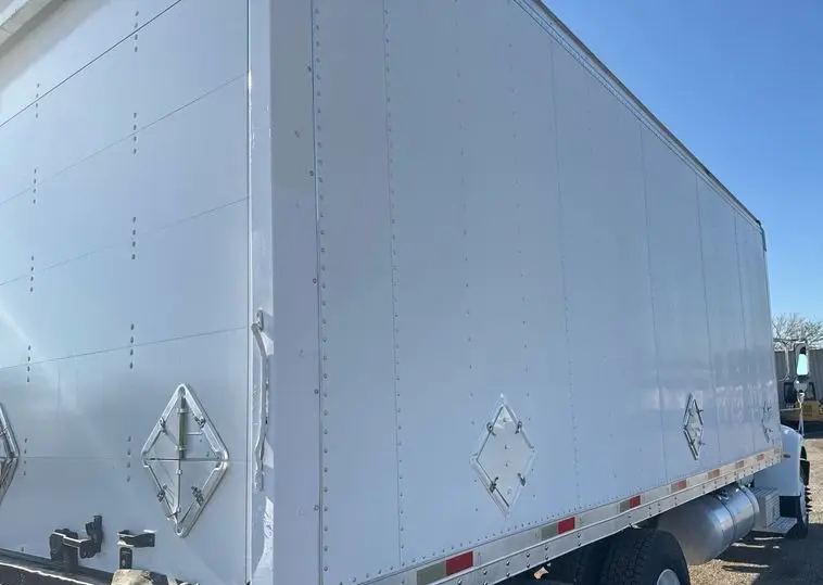 2006 Peterbilt 335 photo 25