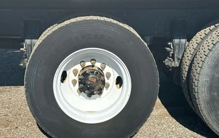 2006 Peterbilt 335 photo 89