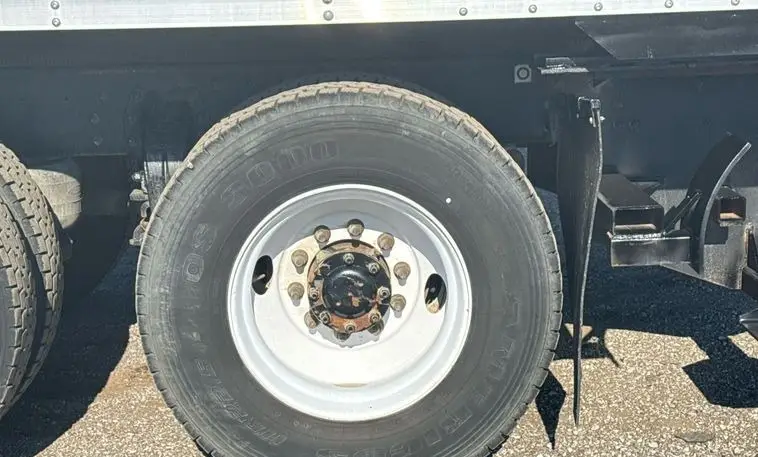 2006 Peterbilt 335 photo 85