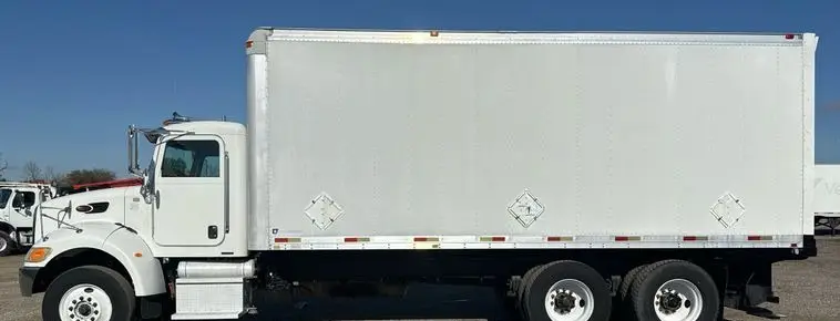 2006 Peterbilt 335 photo 8