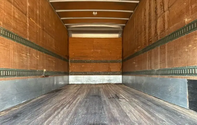 2006 Peterbilt 335 photo 17
