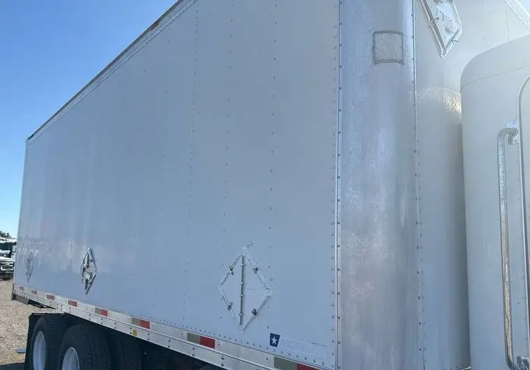 2006 Peterbilt 335 photo 23