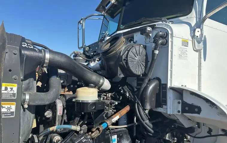 2006 Peterbilt 335 photo 54