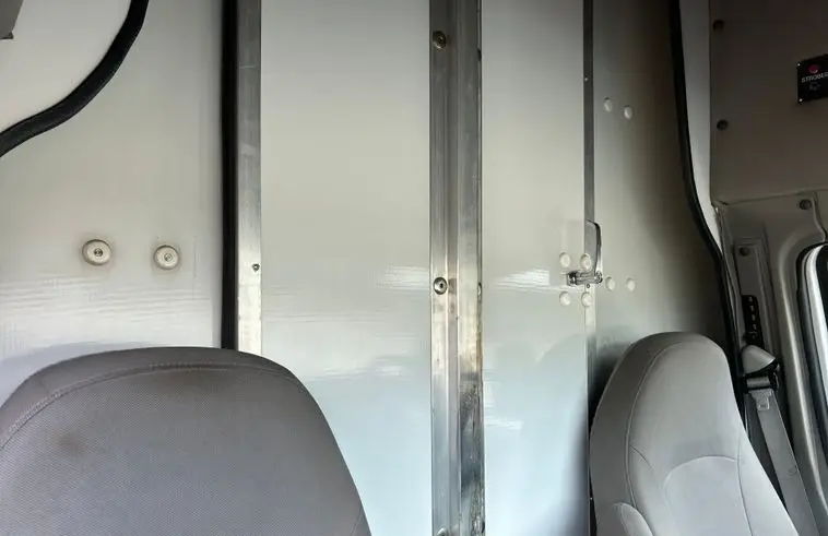 2005 Ford E450 Super Duty photo 34