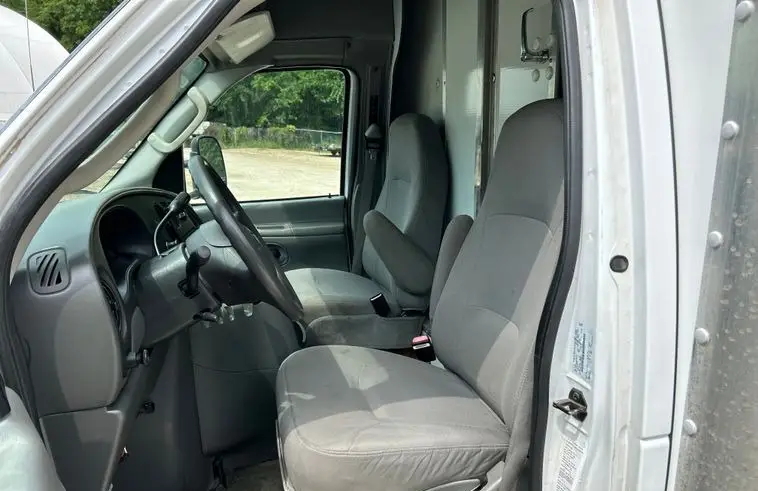 2005 Ford E450 Super Duty photo 17