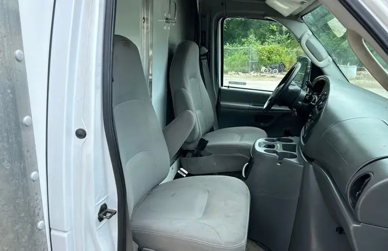 2005 Ford E450 Super Duty photo 30
