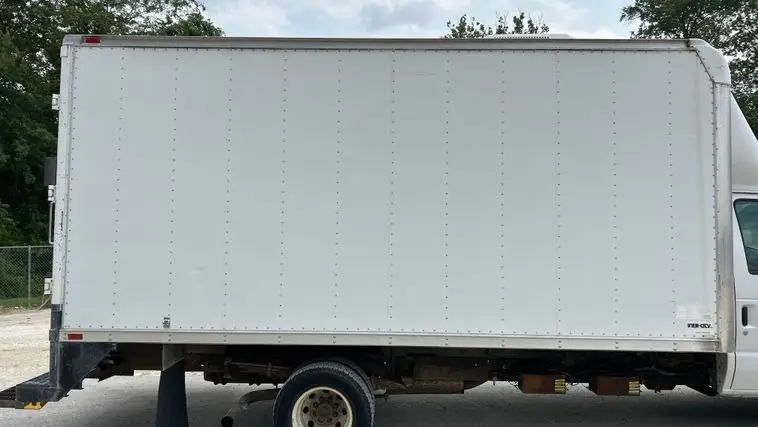 2005 Ford E450 Super Duty photo 35