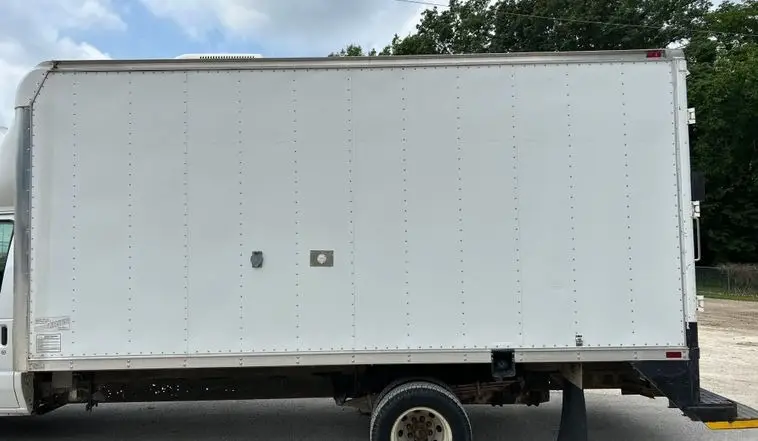 2005 Ford E450 Super Duty photo 36