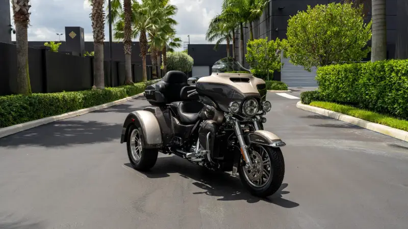 2023 Harley-Davidson Tri Glide Ultra photo 3