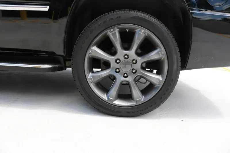 2007 Cadillac Escalade photo 25