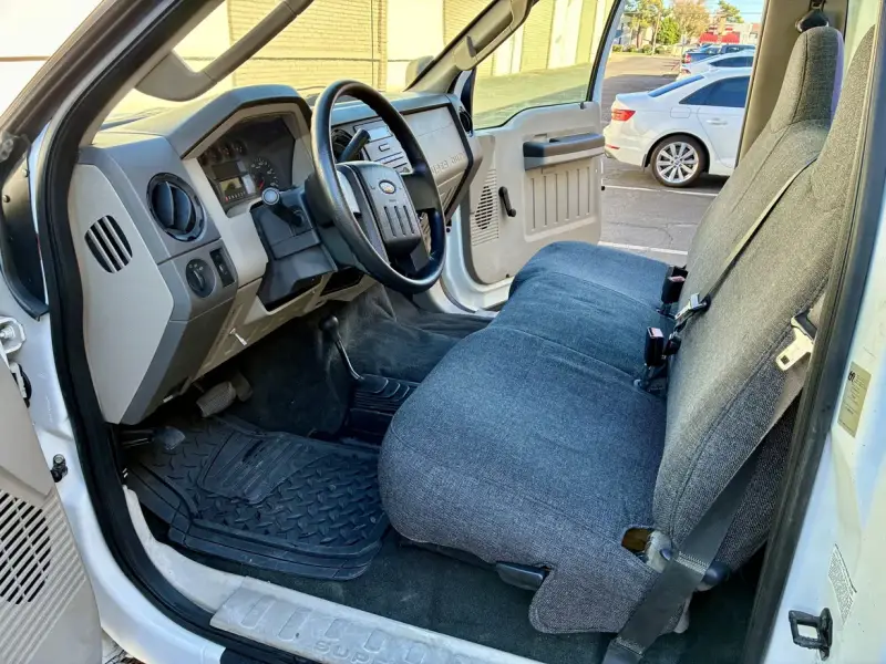 2009 Ford F-450 Super Duty XL photo 38